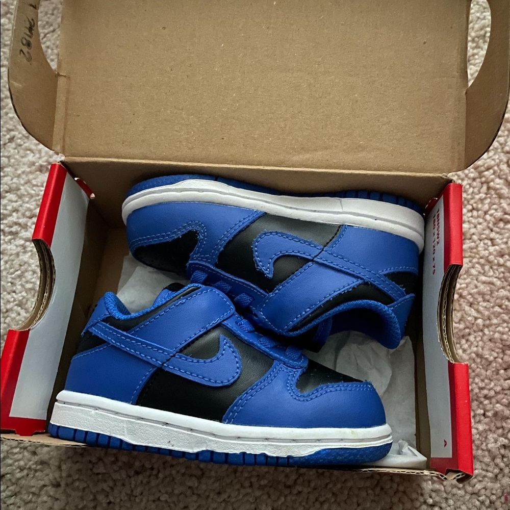 black and blue dunks infant.